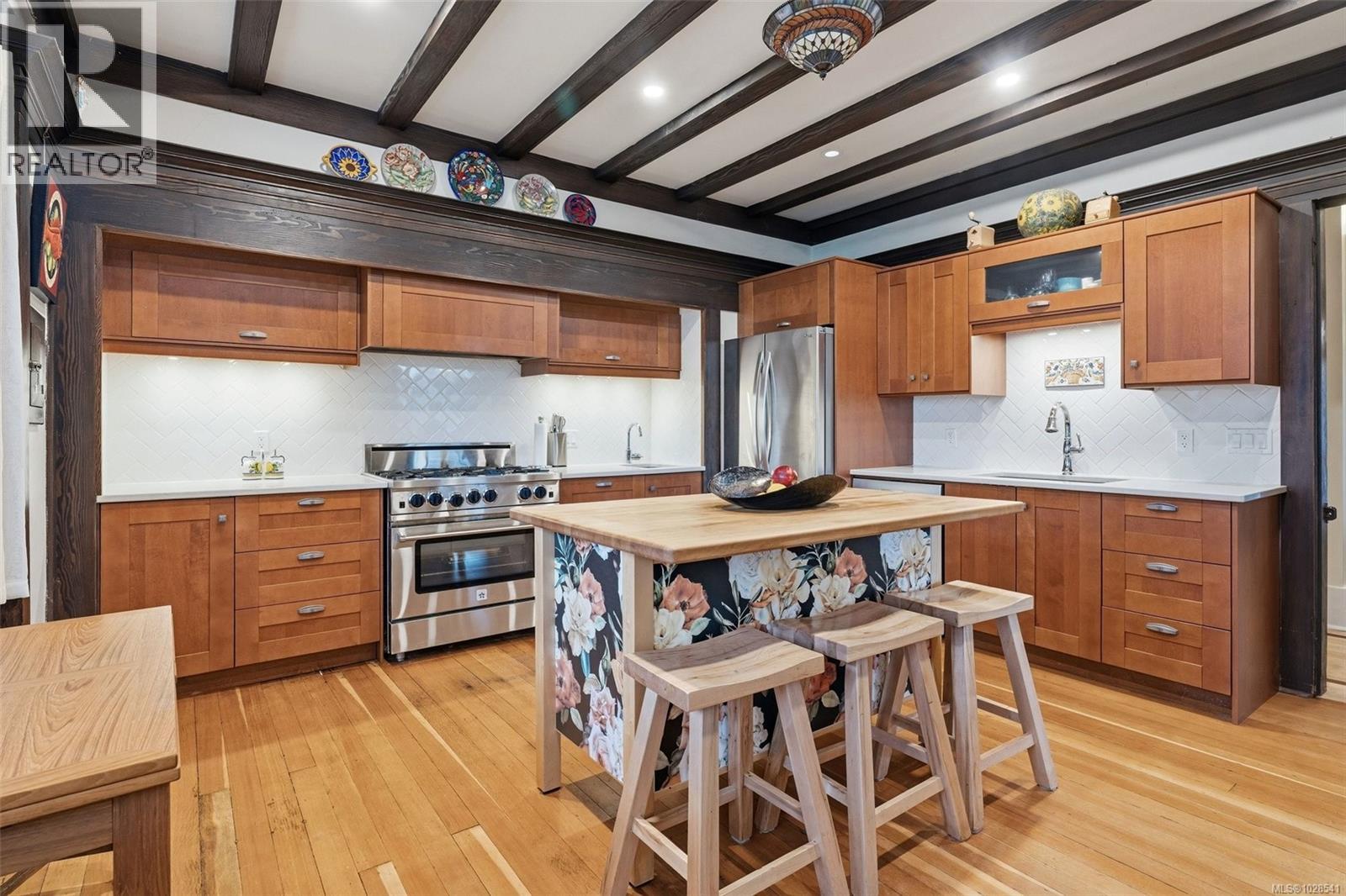 2130 Central Ave, Oak Bay