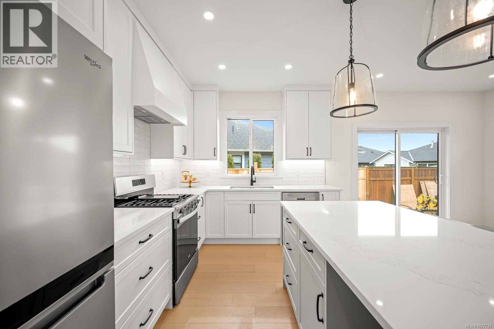 #2 865 GRUMMAN PL - 31