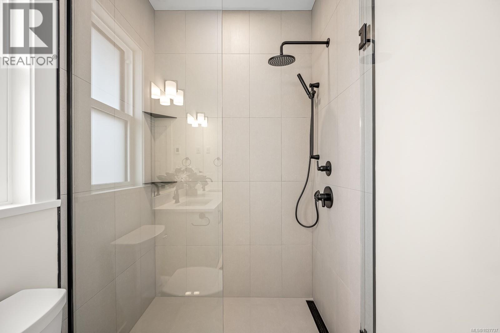 #2 865 GRUMMAN PL - 36