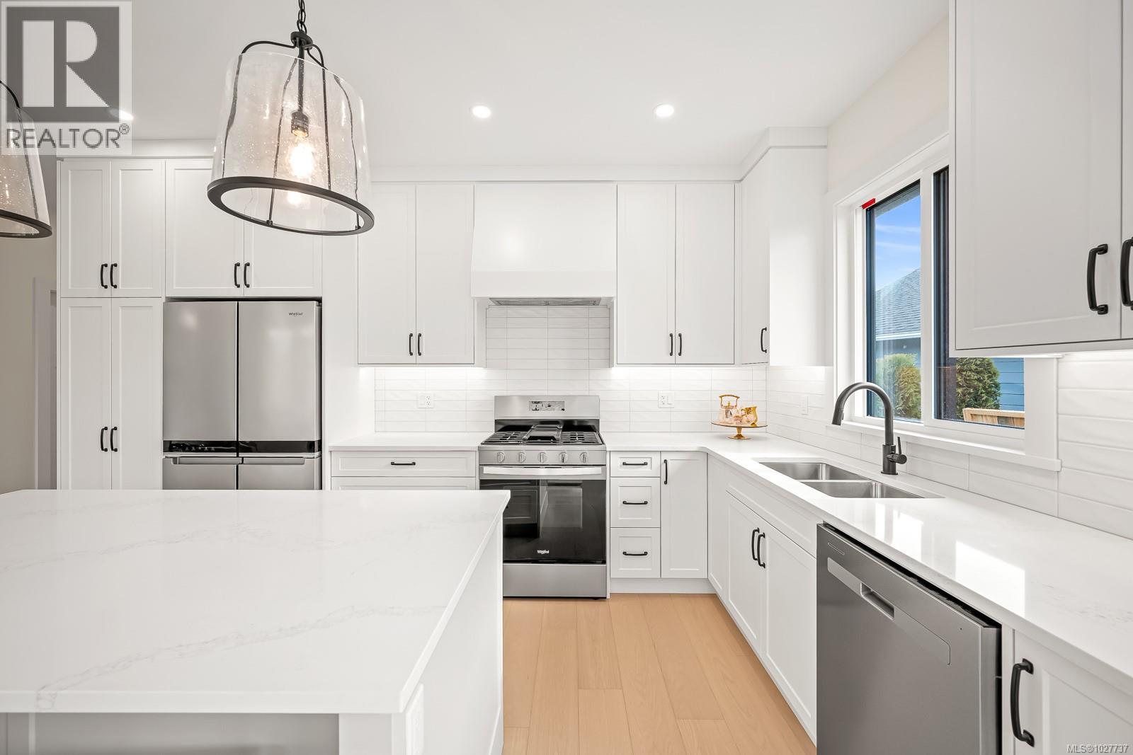 #2 865 GRUMMAN PL - 7