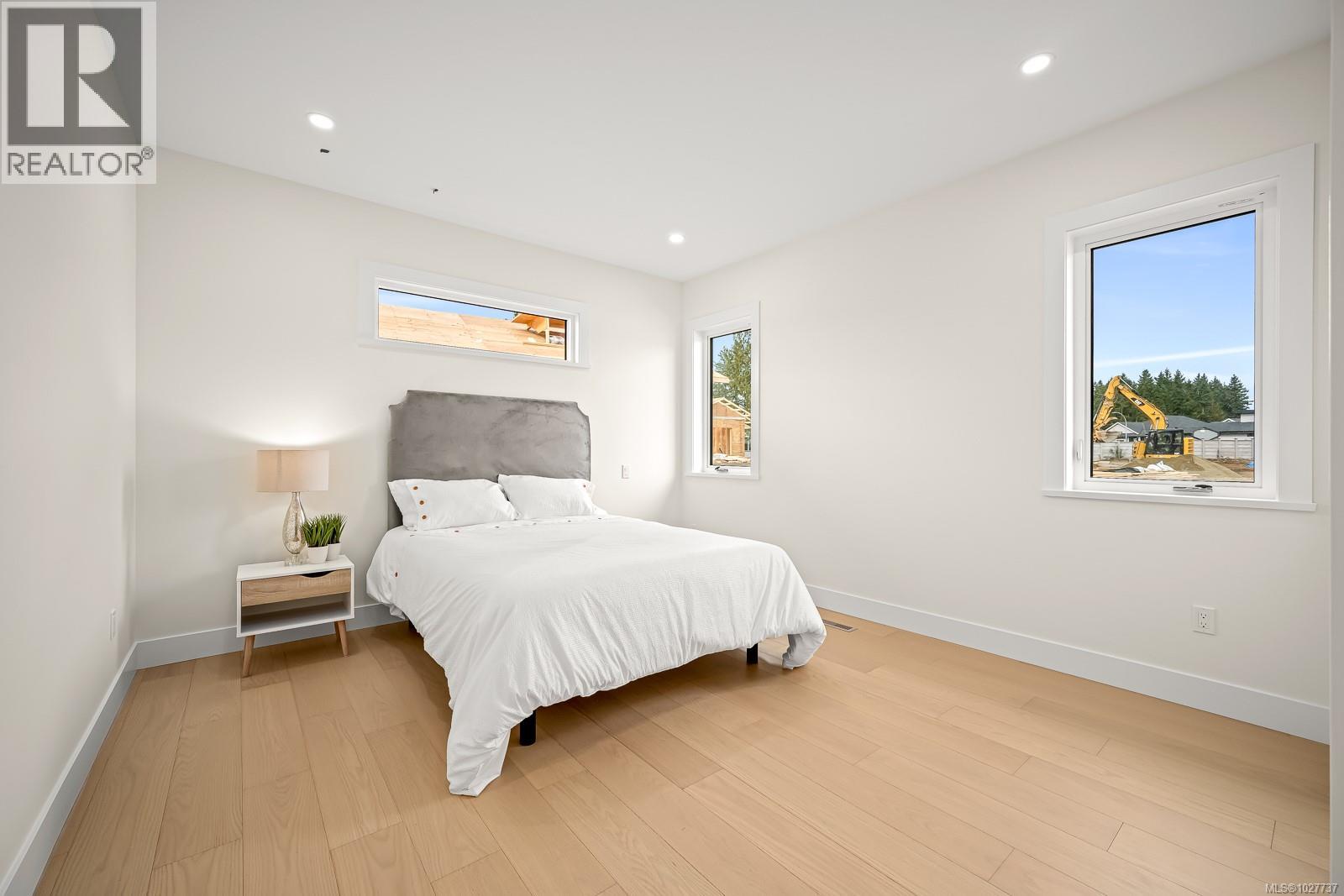 #2 865 GRUMMAN PL - 13