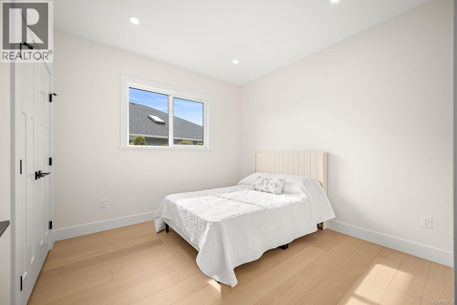 #2 865 GRUMMAN PL - 18