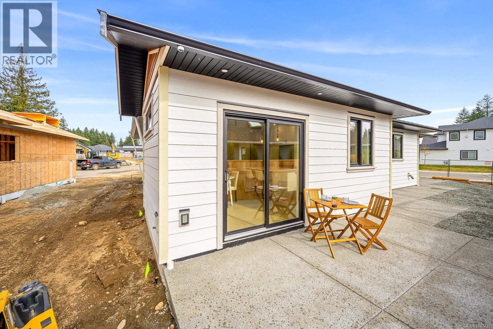 #2 865 GRUMMAN PL - Image 3