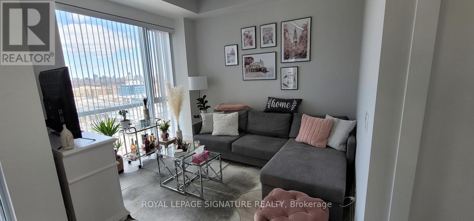 1002 - 75 THE DONWAY W