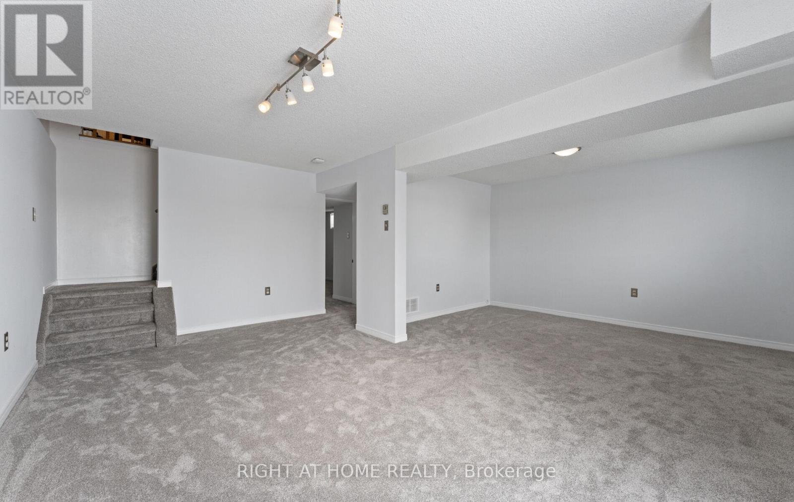 Single Family House Bungalow for Sale in  FERGUSON DRIVE Barrie (Northwest) 