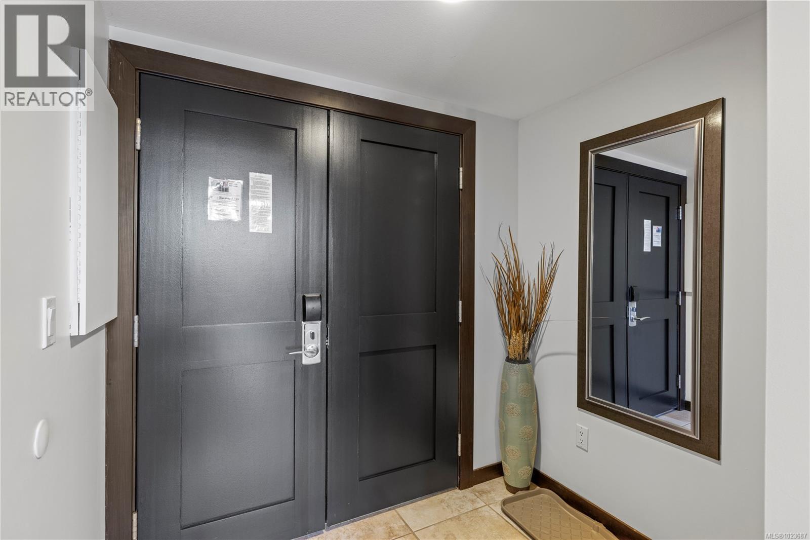 242 1175 Resort Dr, Parksville