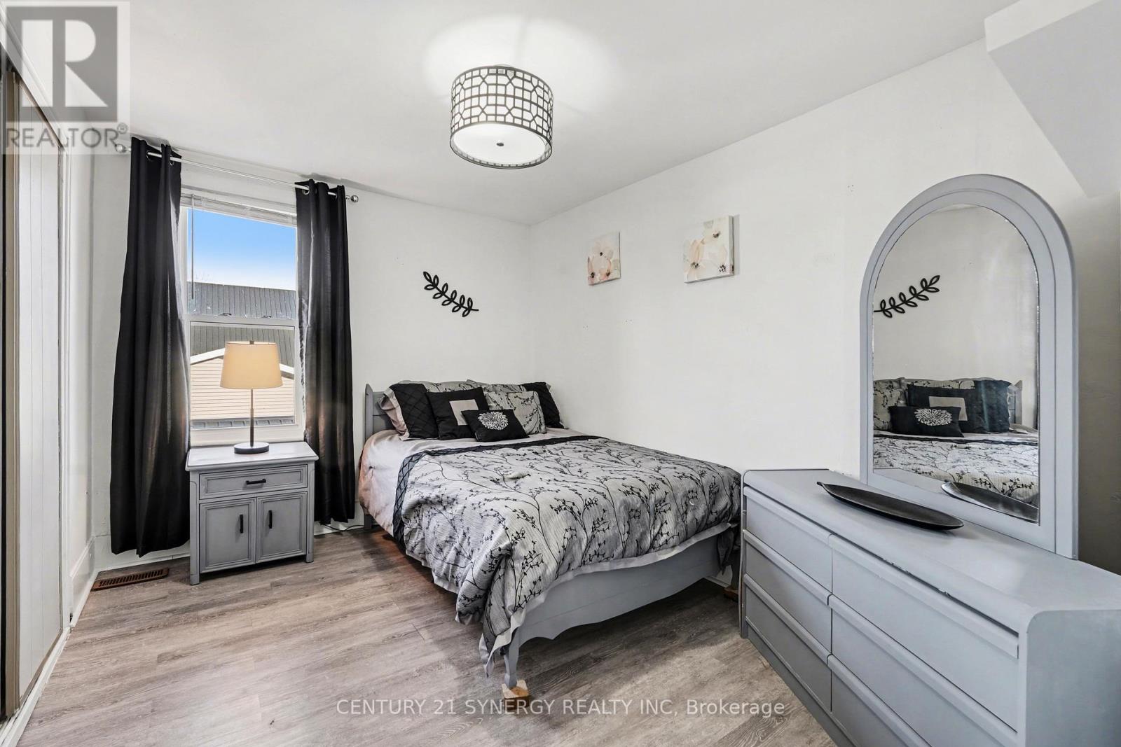 3 REID STREET - 32