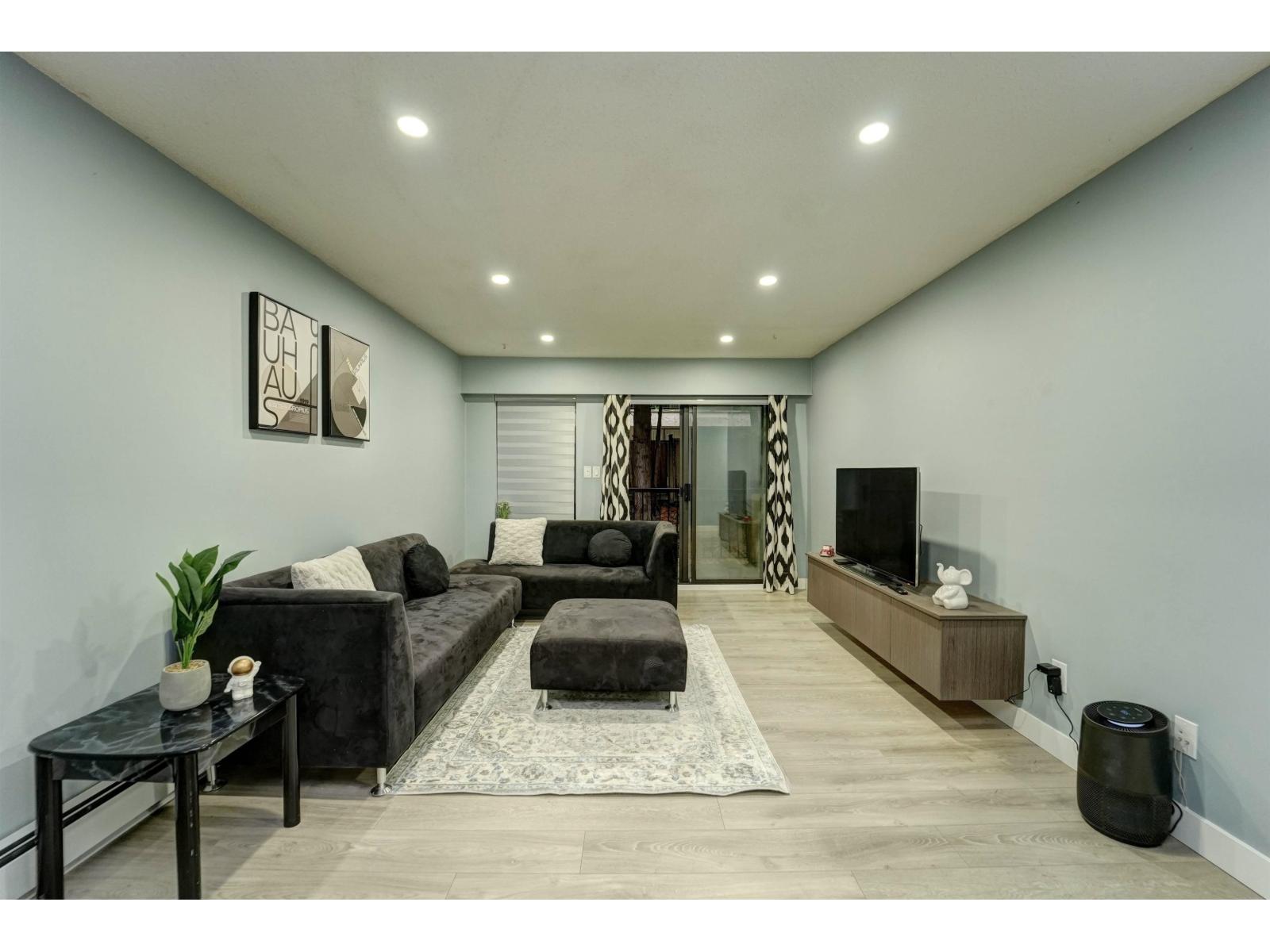 202 33450 GEORGE FERGUSON WAY, Abbotsford