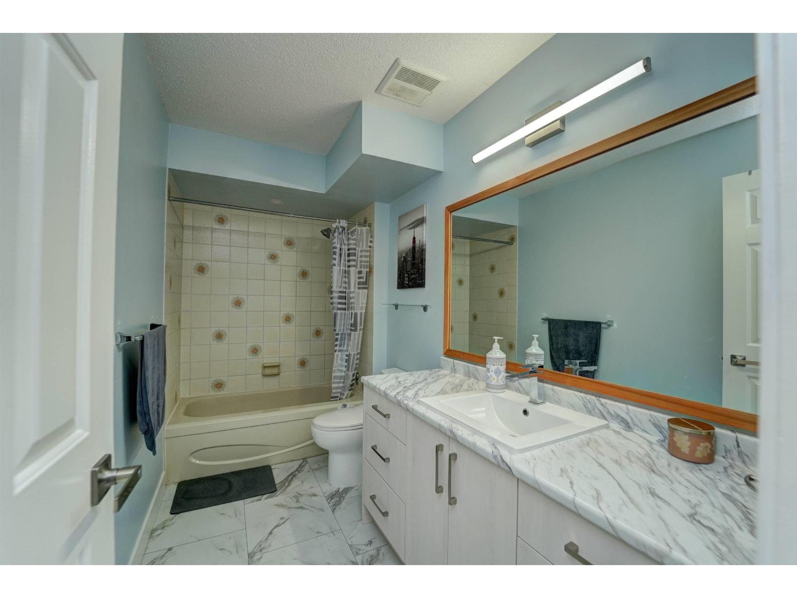 202 33450 GEORGE FERGUSON WAY, Abbotsford