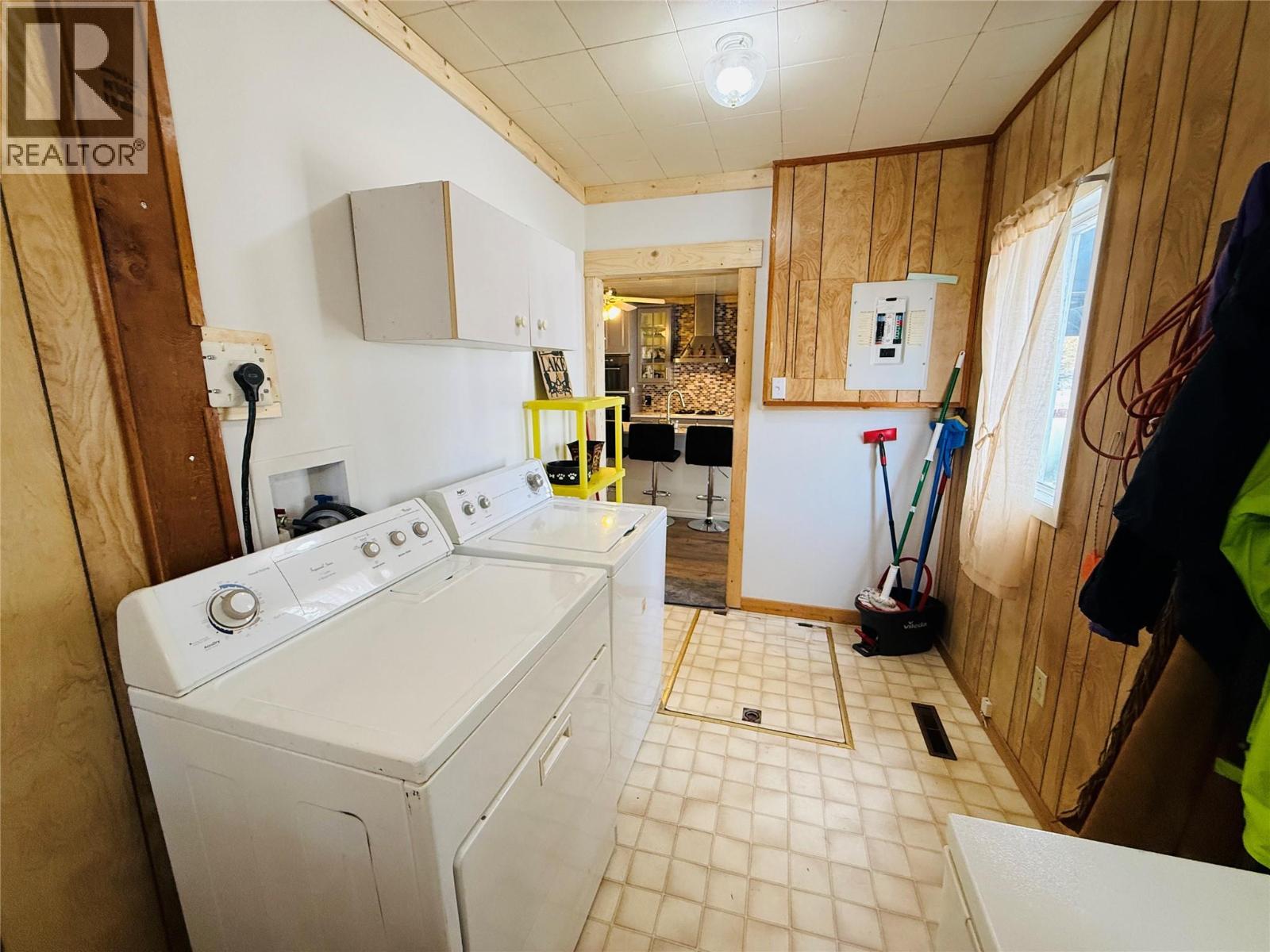 4955 Luck Avenue, Canal Flats