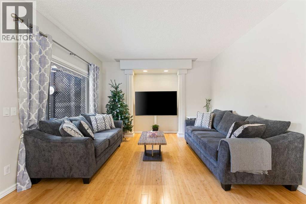 Single Family House for Sale in  Simcoe Crescent SW Signal Hill Calgary 