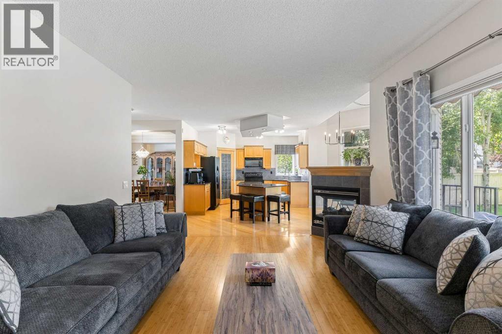 Single Family House for Sale in  Simcoe Crescent SW Signal Hill Calgary 