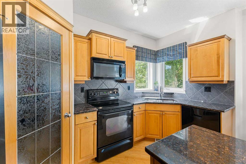 Single Family House for Sale in  Simcoe Crescent SW Signal Hill Calgary 