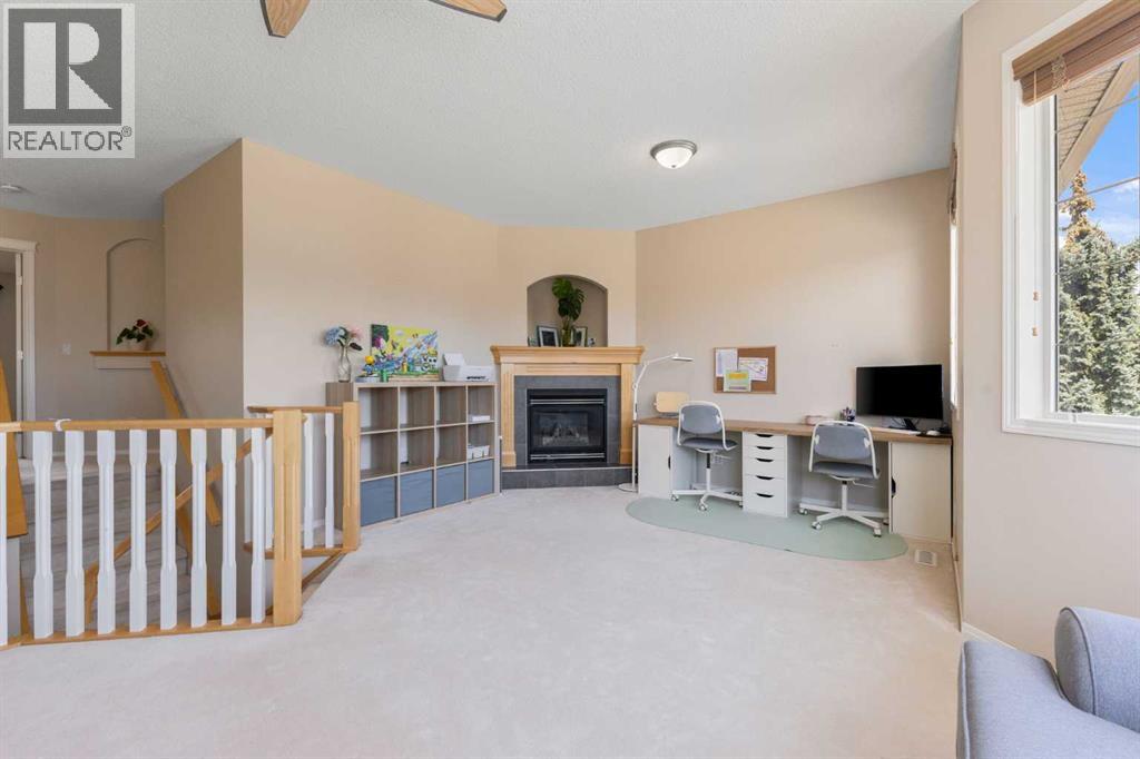 Single Family House for Sale in  Simcoe Crescent SW Signal Hill Calgary 