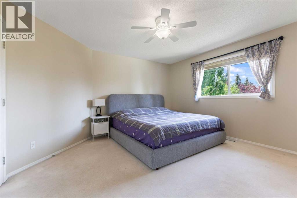 Single Family House for Sale in  Simcoe Crescent SW Signal Hill Calgary 