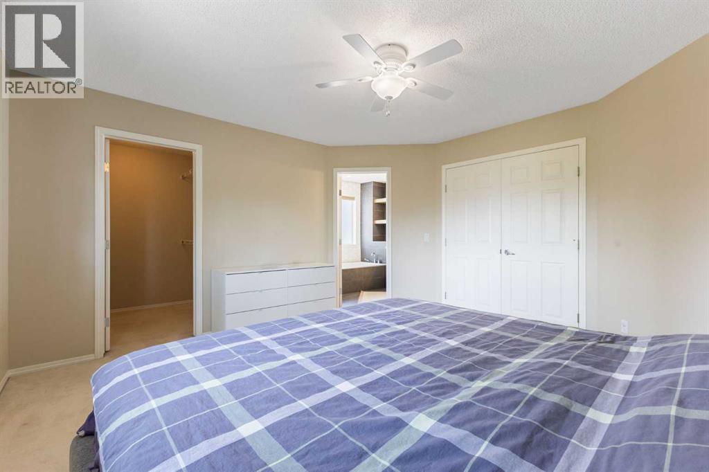 Single Family House for Sale in  Simcoe Crescent SW Signal Hill Calgary 