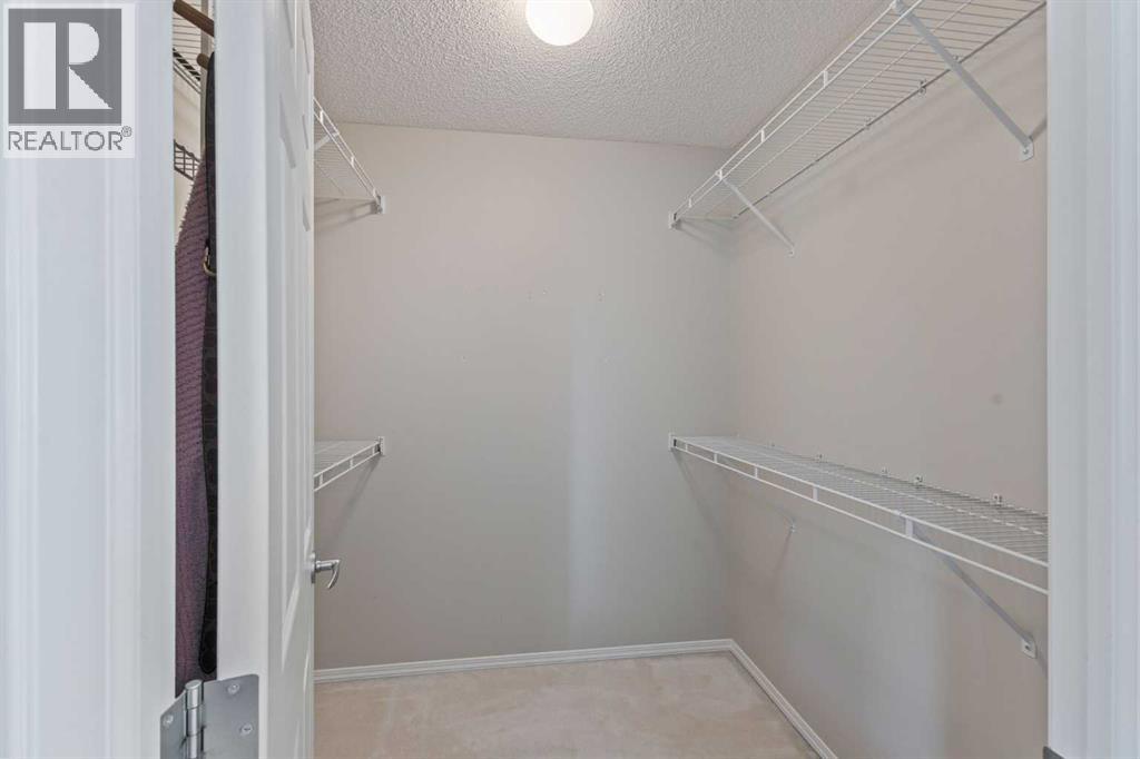 Single Family House for Sale in  Simcoe Crescent SW Signal Hill Calgary 