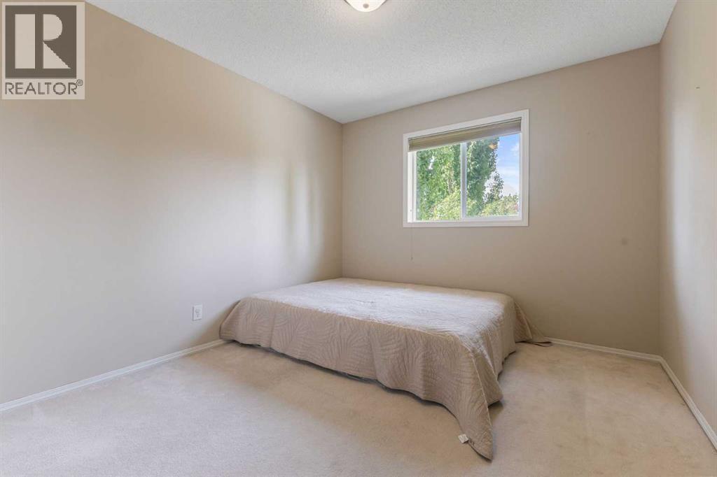 Single Family House for Sale in  Simcoe Crescent SW Signal Hill Calgary 