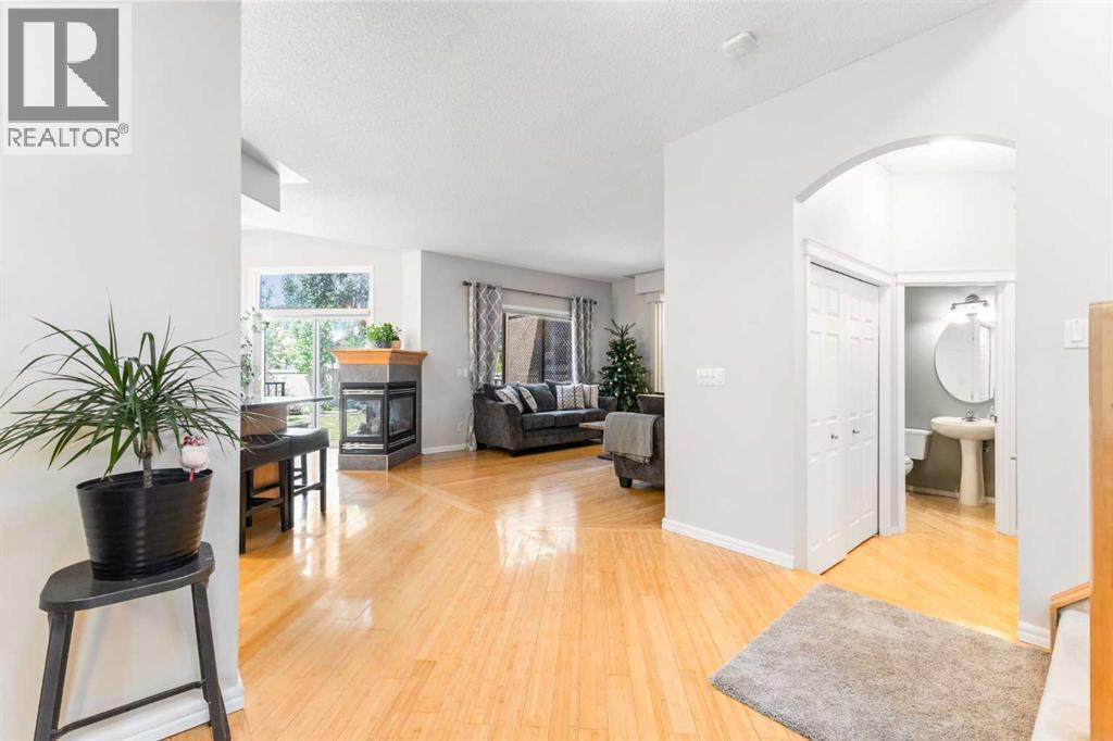 Single Family House for Sale in  Simcoe Crescent SW Signal Hill Calgary 