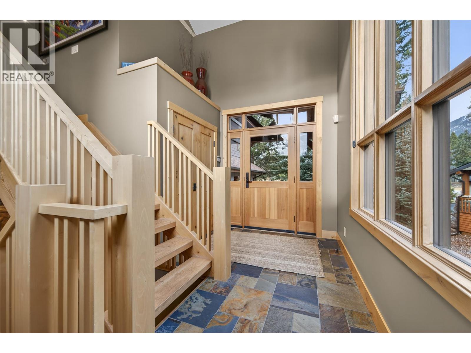 835 Lakeview Meadows Green, Invermere