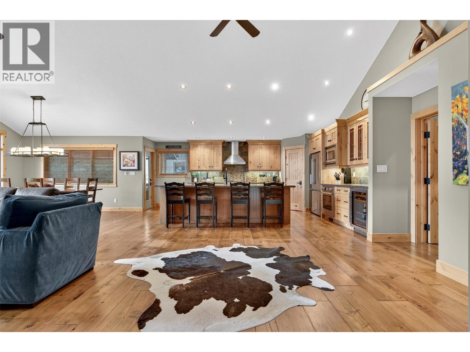 835 Lakeview Meadows Green, Invermere