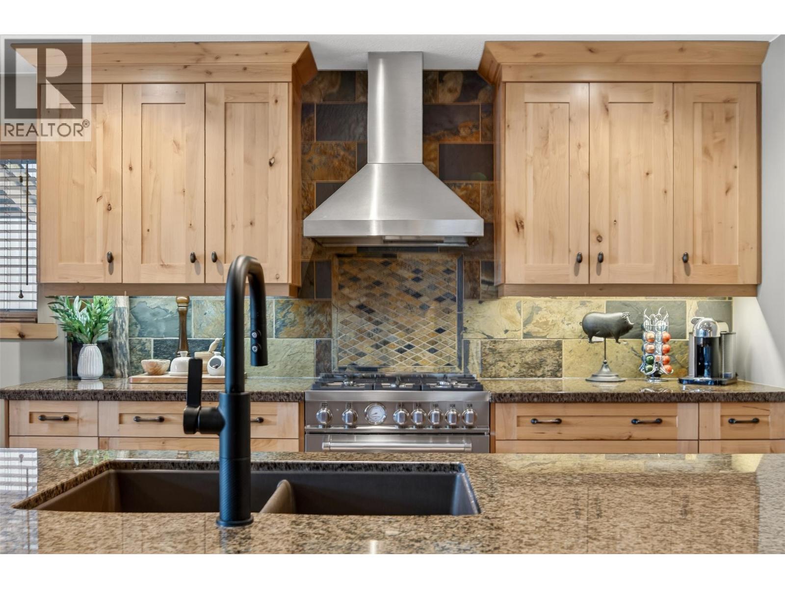 835 Lakeview Meadows Green, Invermere