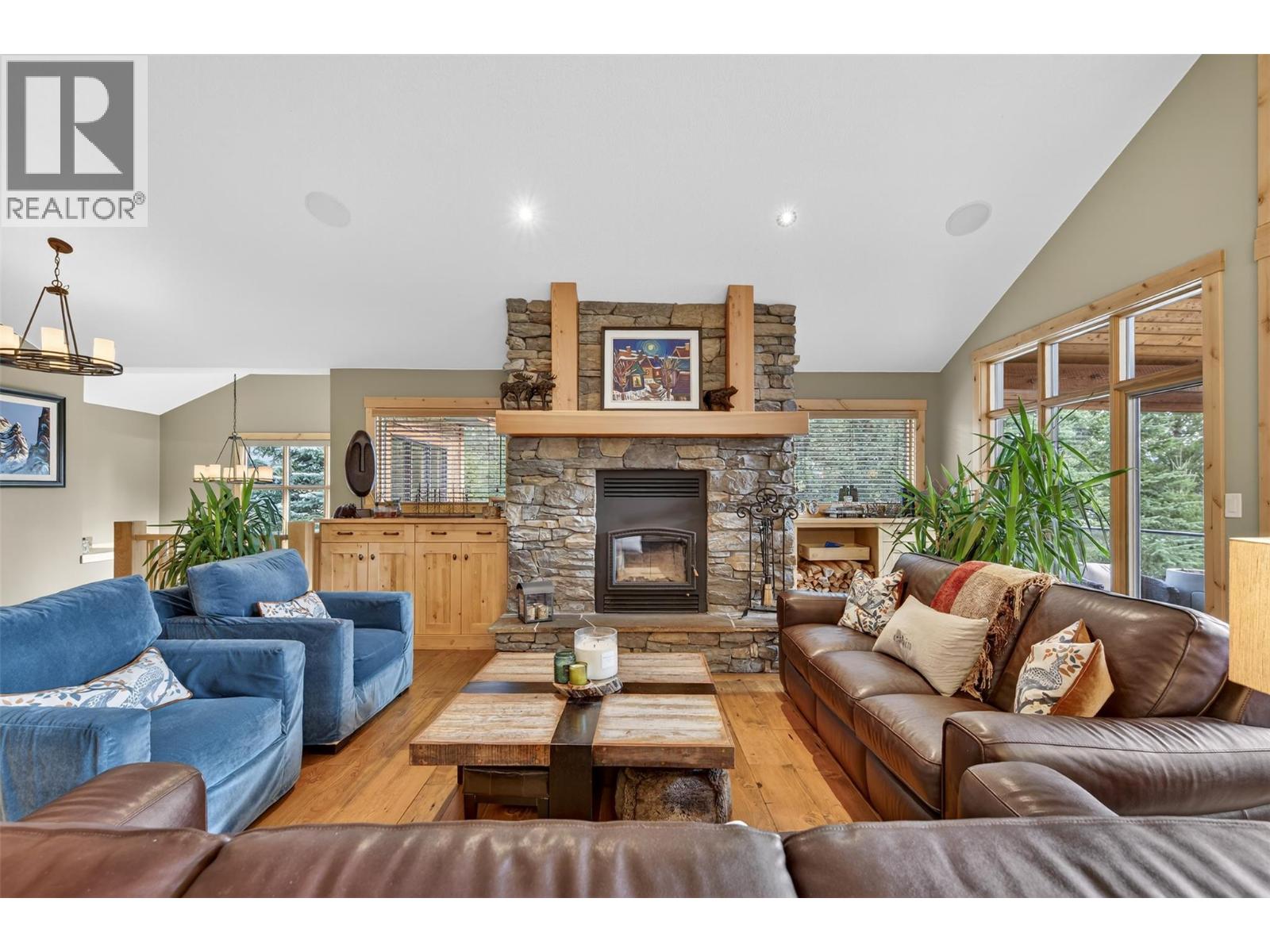 835 Lakeview Meadows Green, Invermere