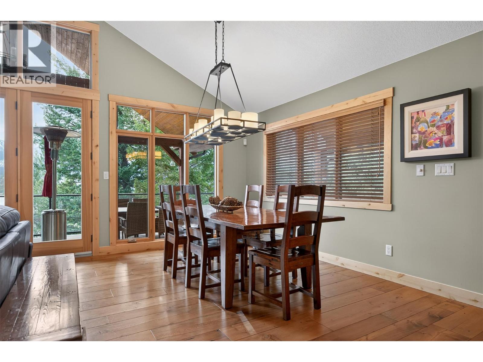 835 Lakeview Meadows Green, Invermere