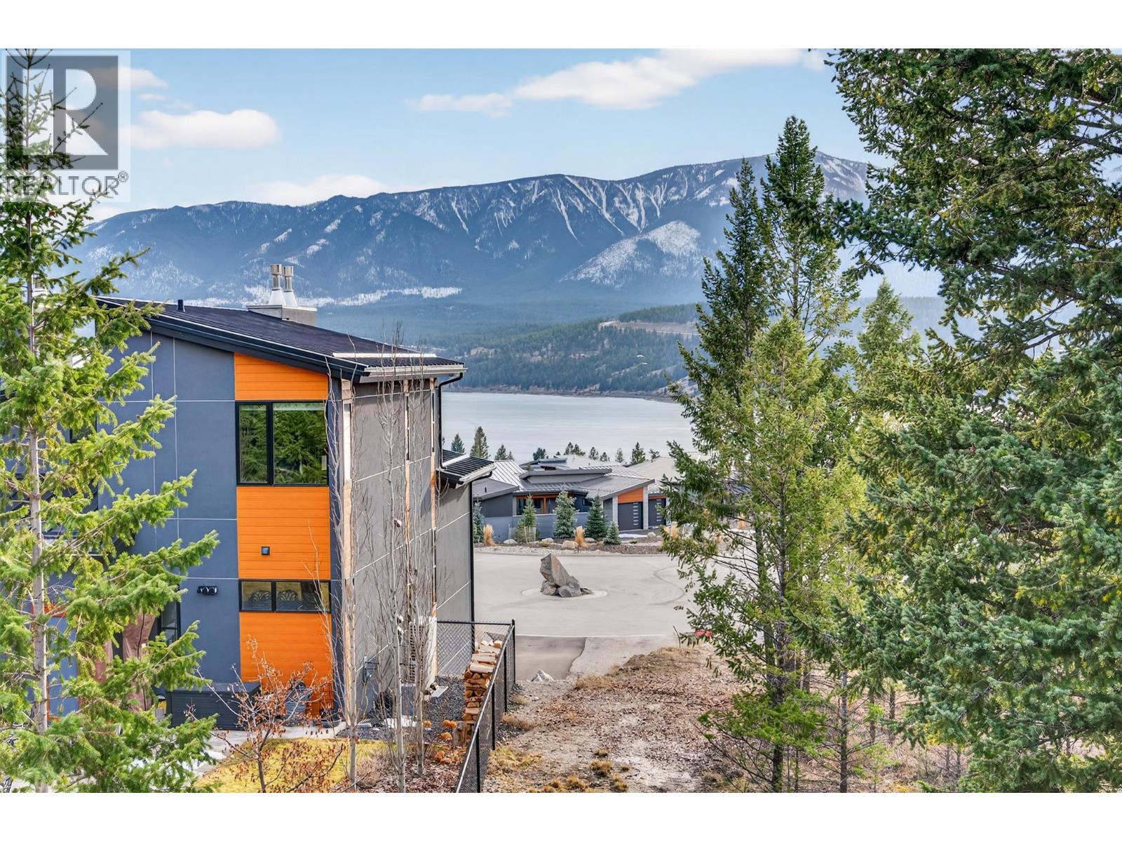 835 Lakeview Meadows Green, Invermere