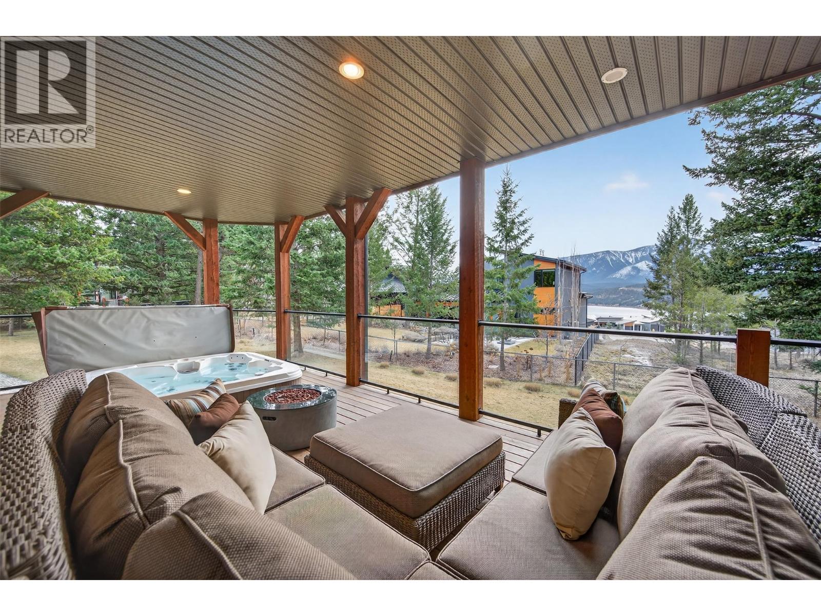 835 Lakeview Meadows Green, Invermere