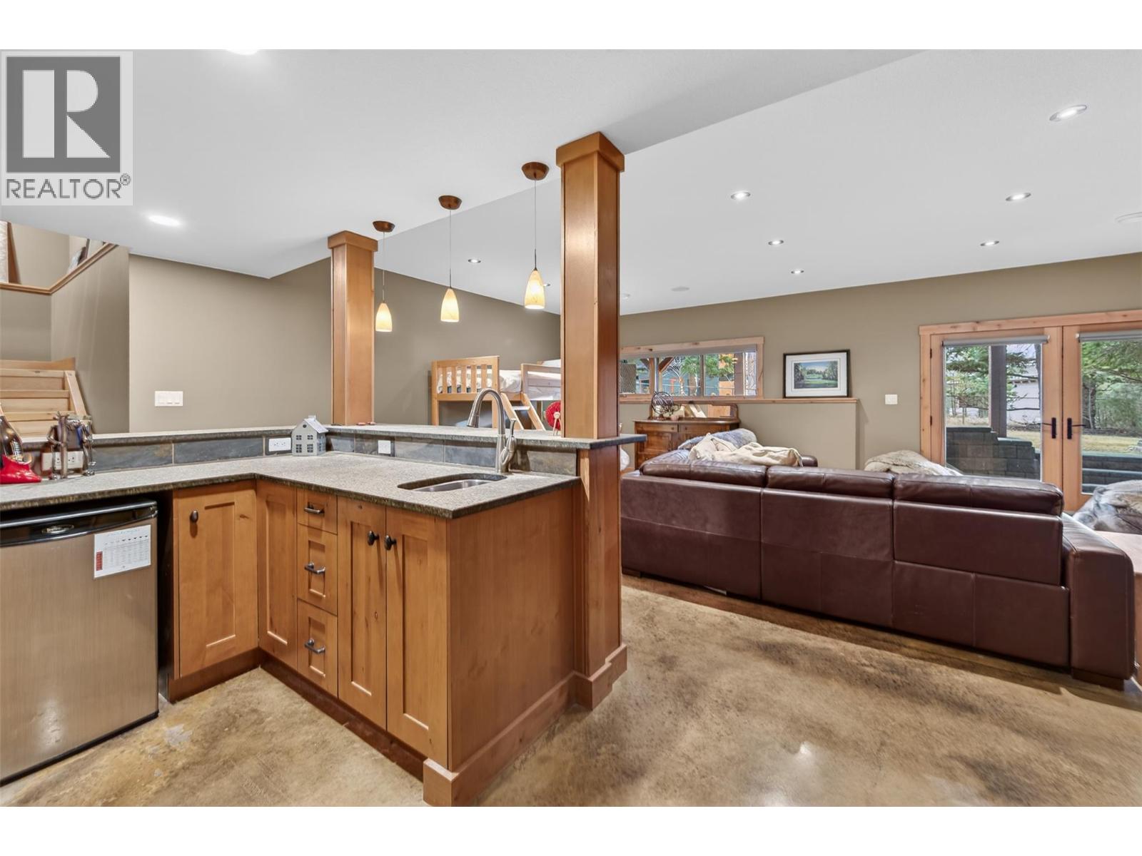 835 Lakeview Meadows Green, Invermere