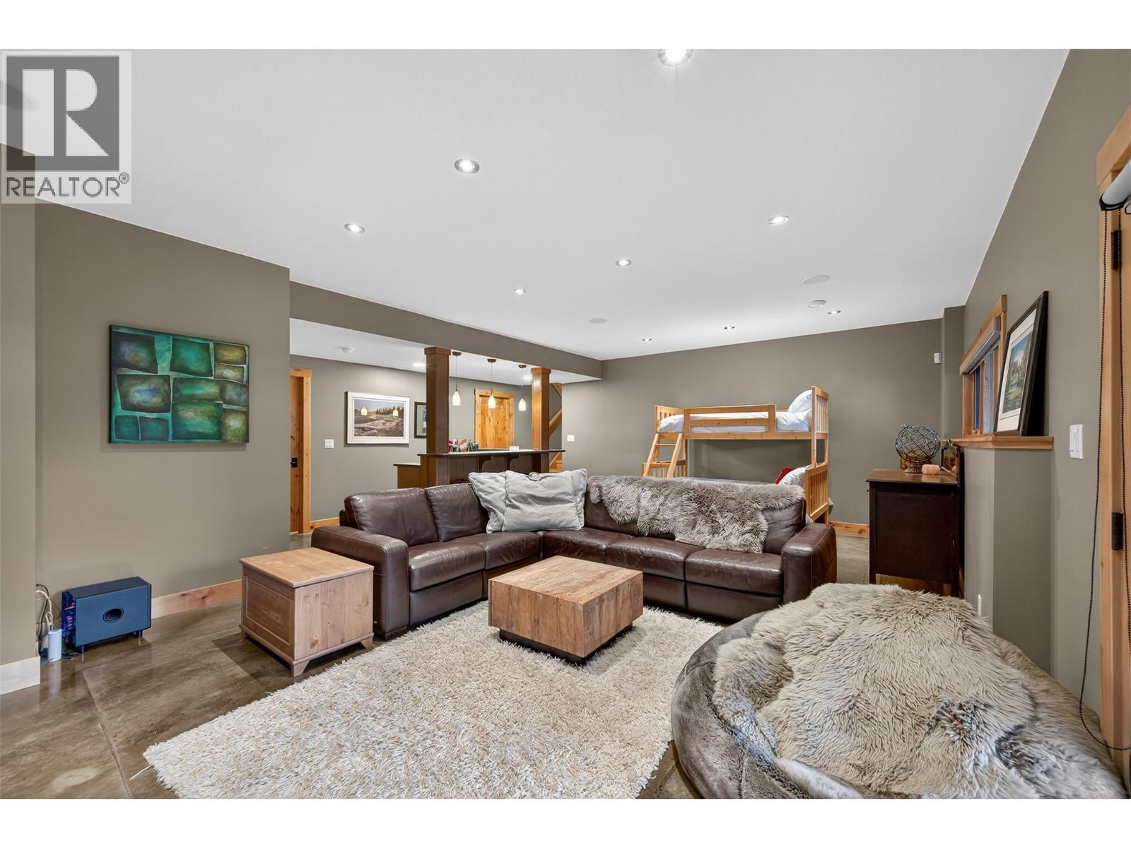 835 Lakeview Meadows Green, Invermere