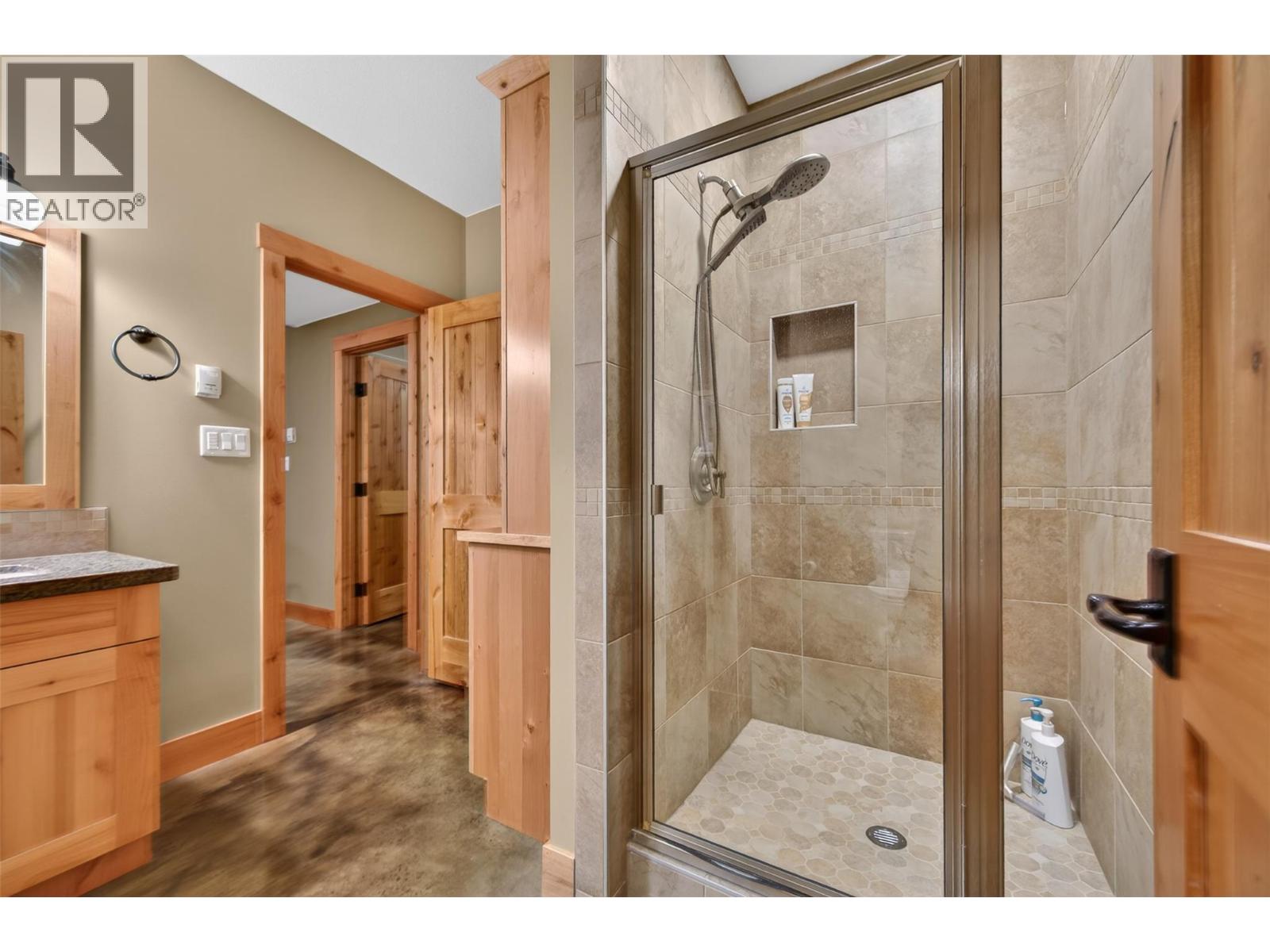 835 Lakeview Meadows Green, Invermere