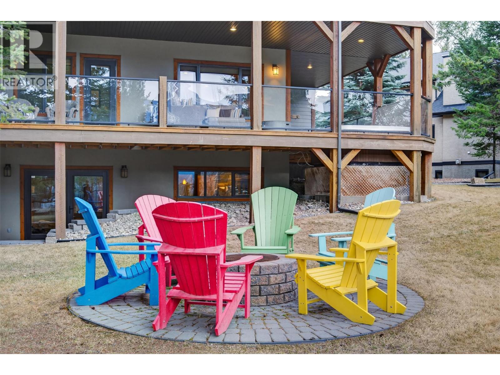 835 Lakeview Meadows Green, Invermere