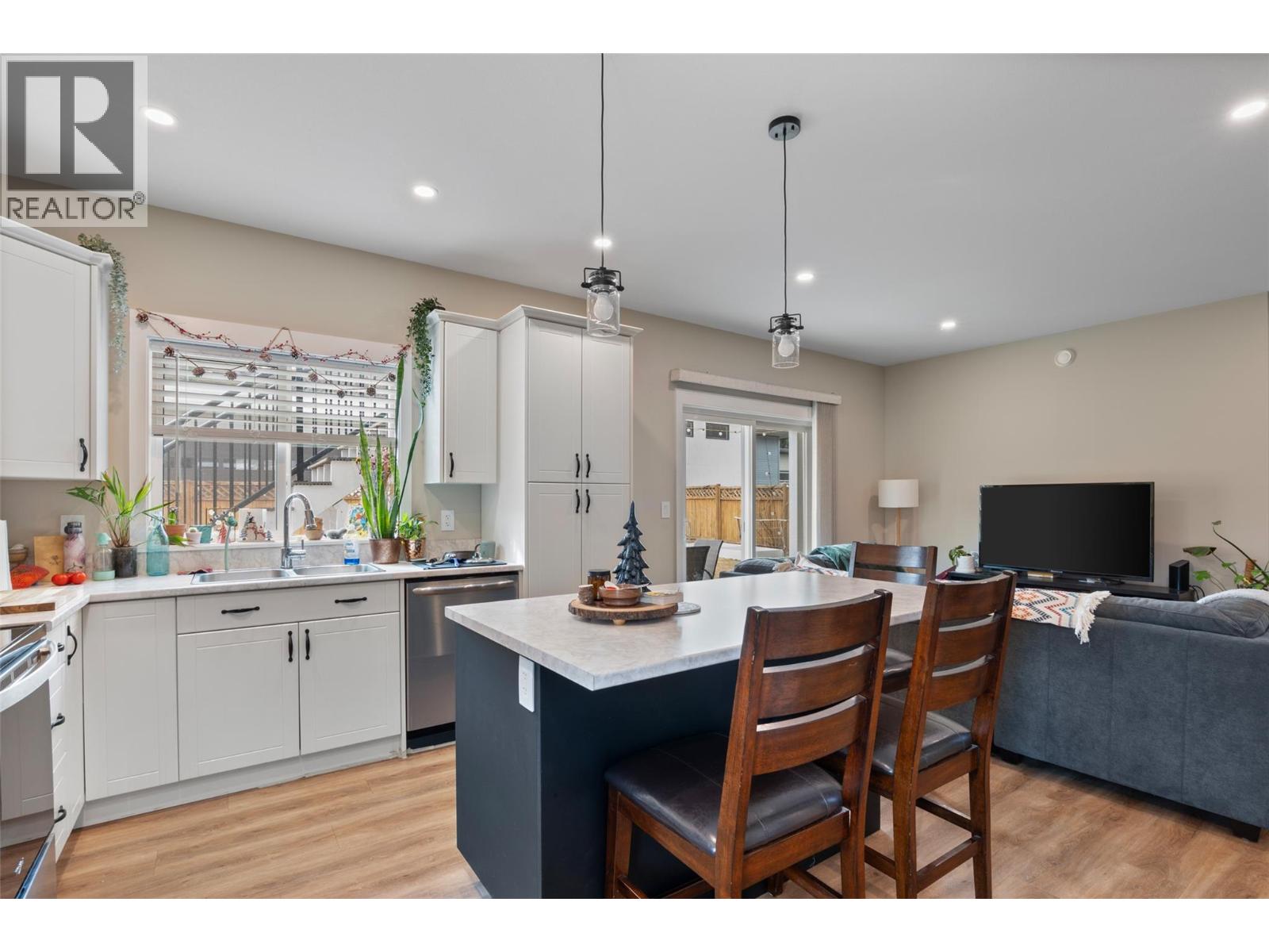 2535 SUNSET Drive, Kamloops