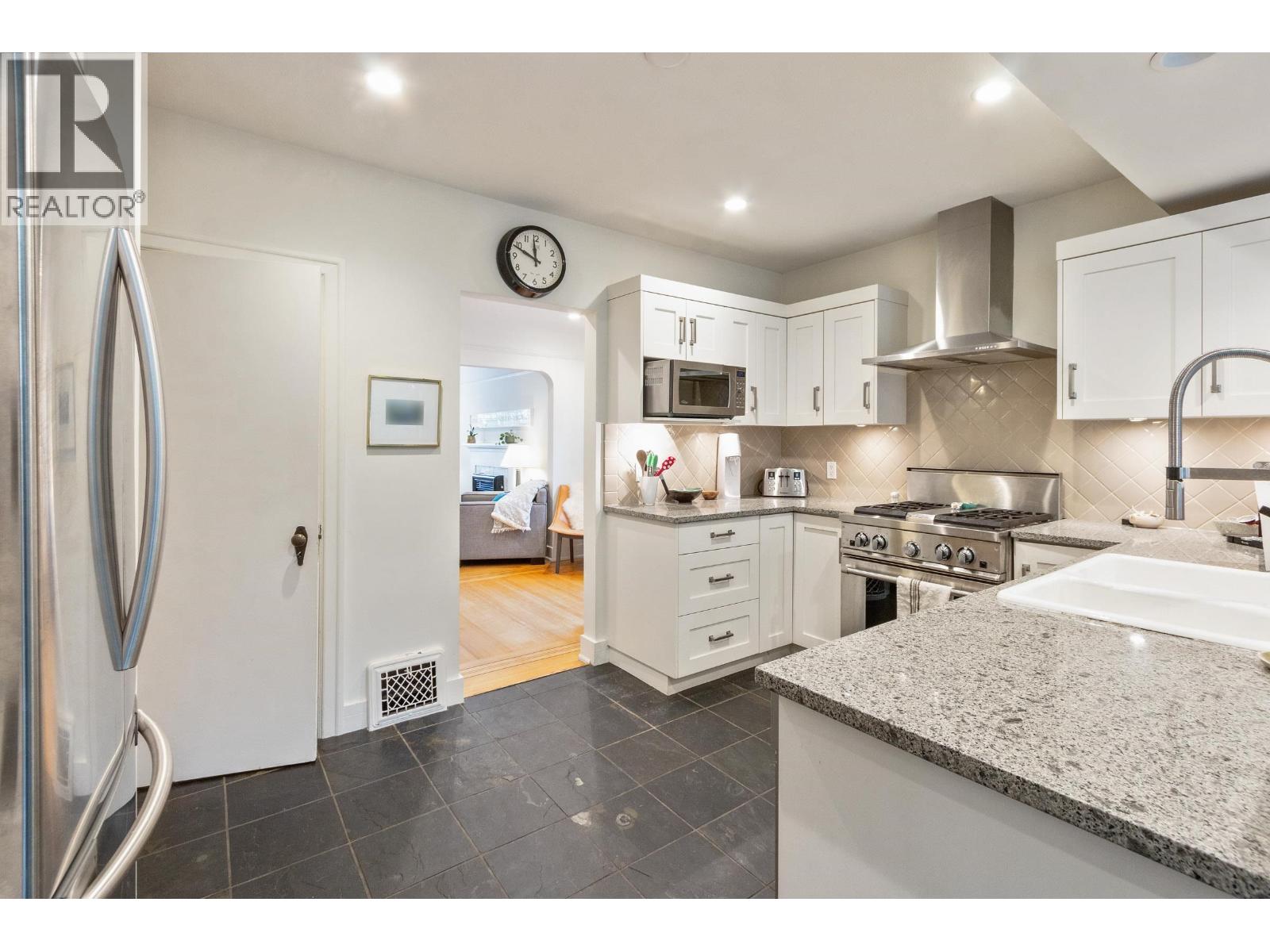 2960 W 33RD AVENUE, Vancouver