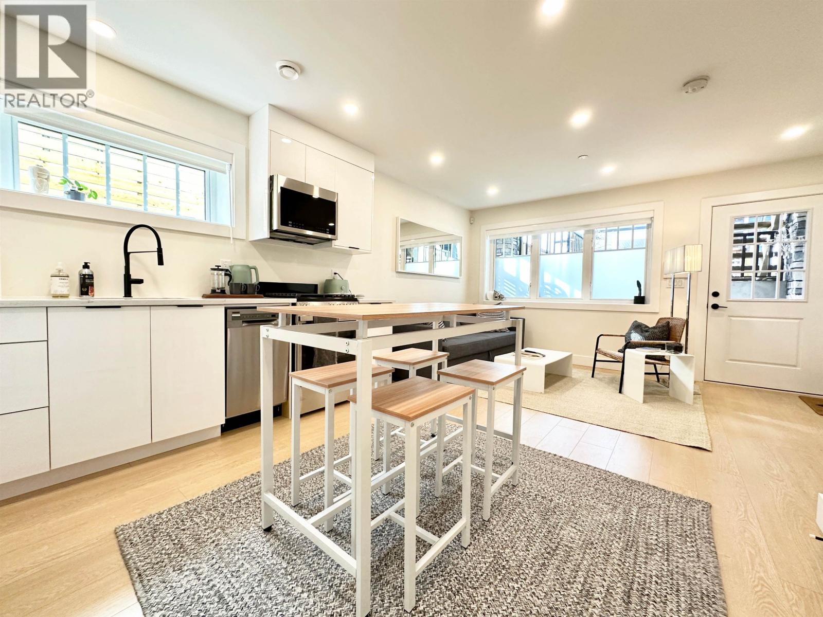 1672 E 15TH AVENUE, Vancouver