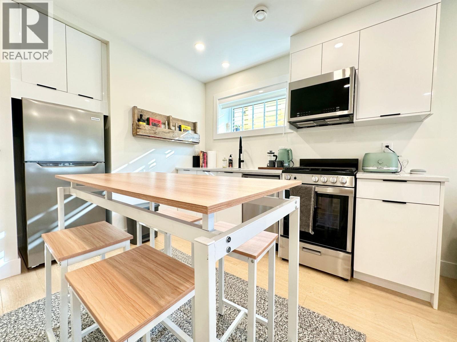 1672 E 15TH AVENUE, Vancouver