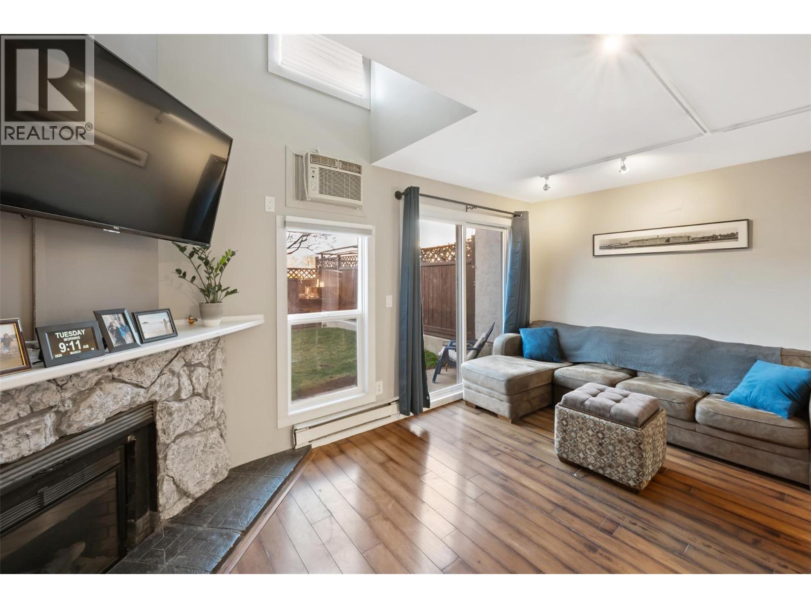 #14 80 Green Avenue E - 3