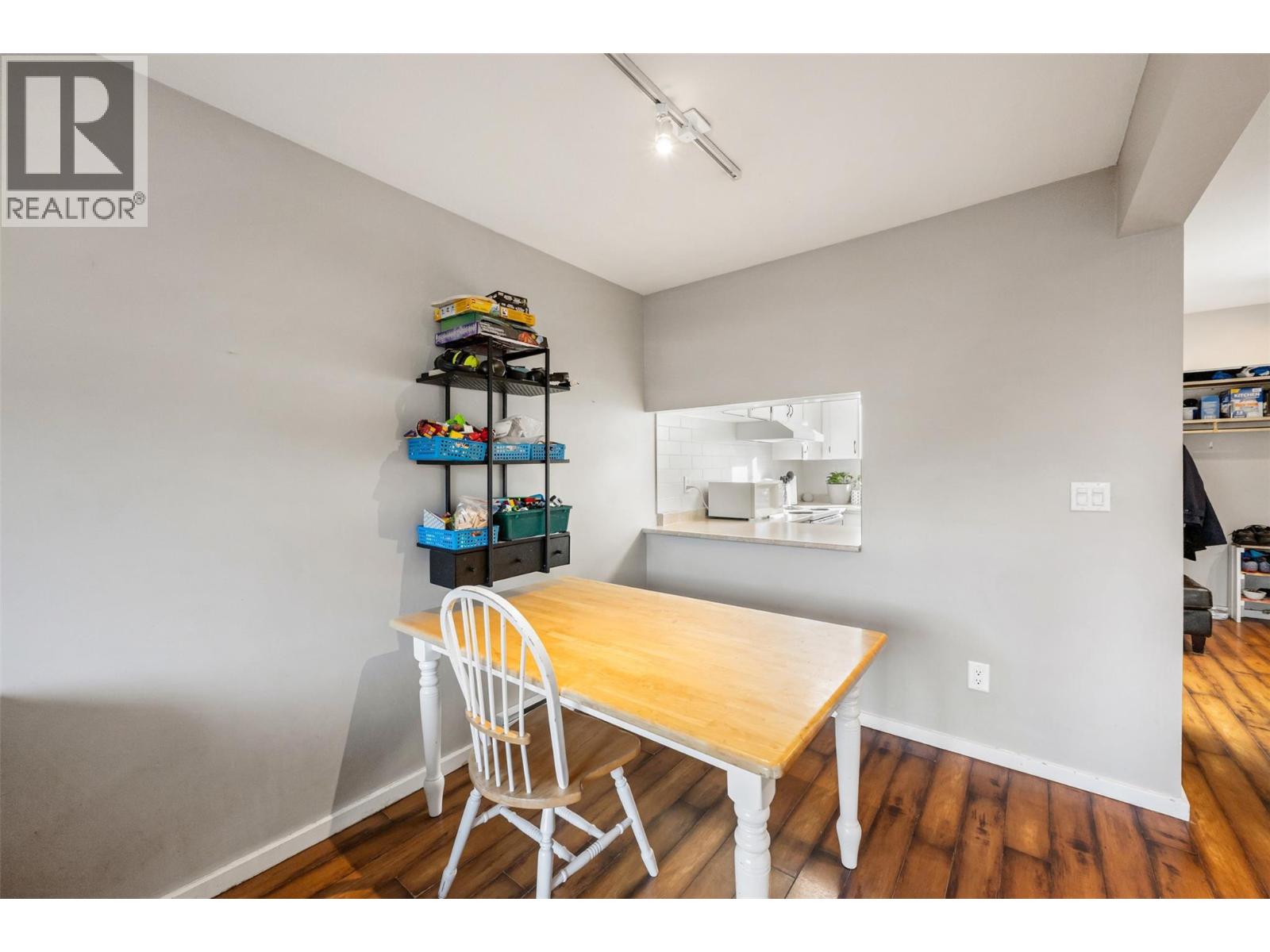 #14 80 Green Avenue E - 8