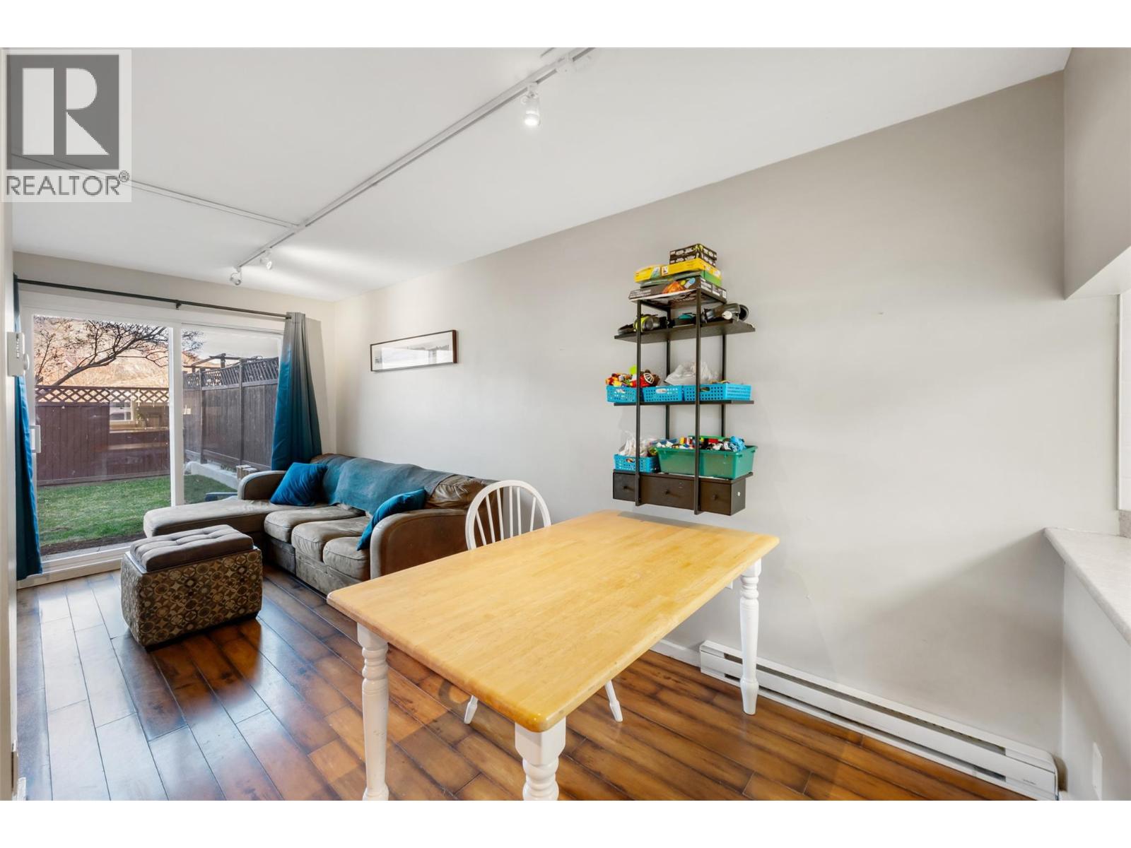 #14 80 Green Avenue E - 10