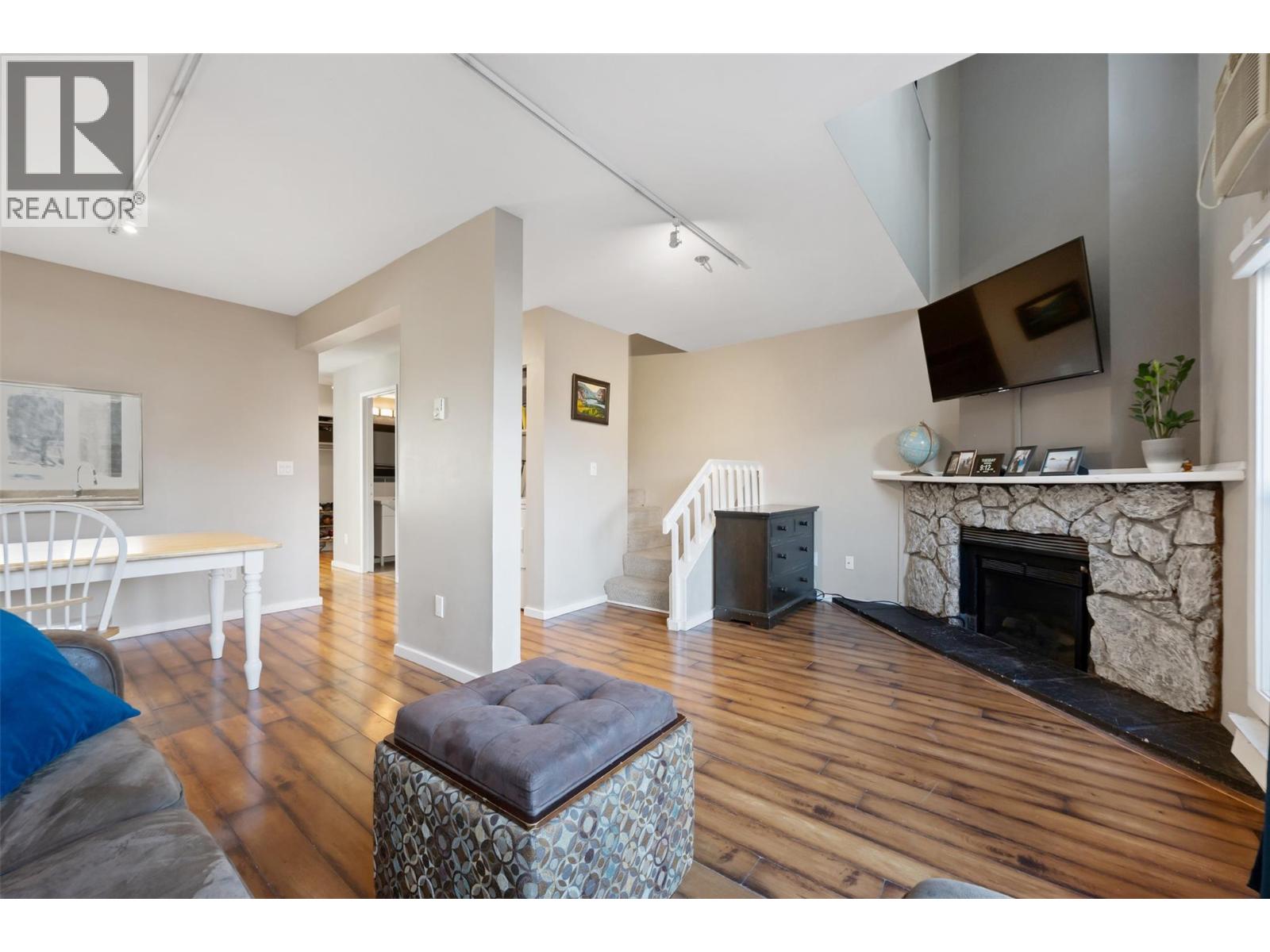 #14 80 Green Avenue E - 5