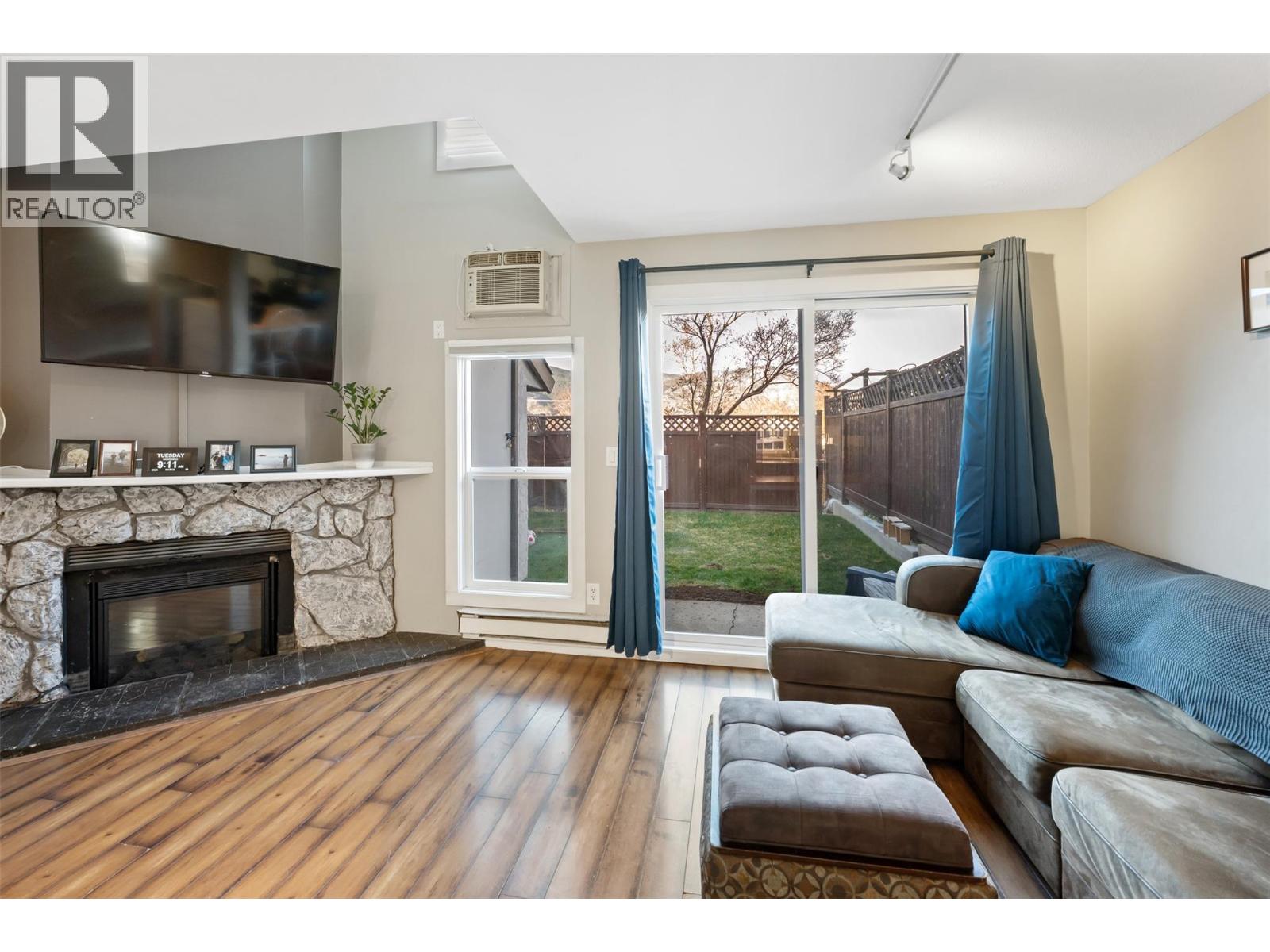 #14 80 Green Avenue E - 2