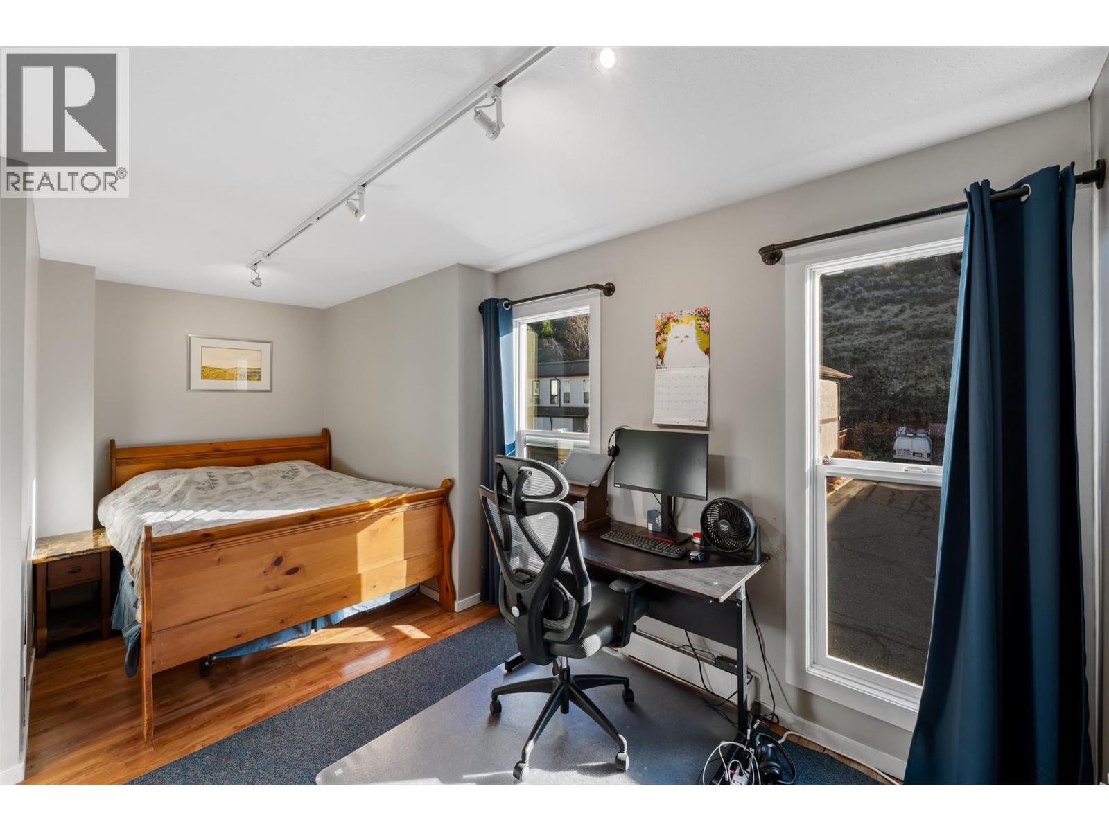 #14 80 Green Avenue E - 26