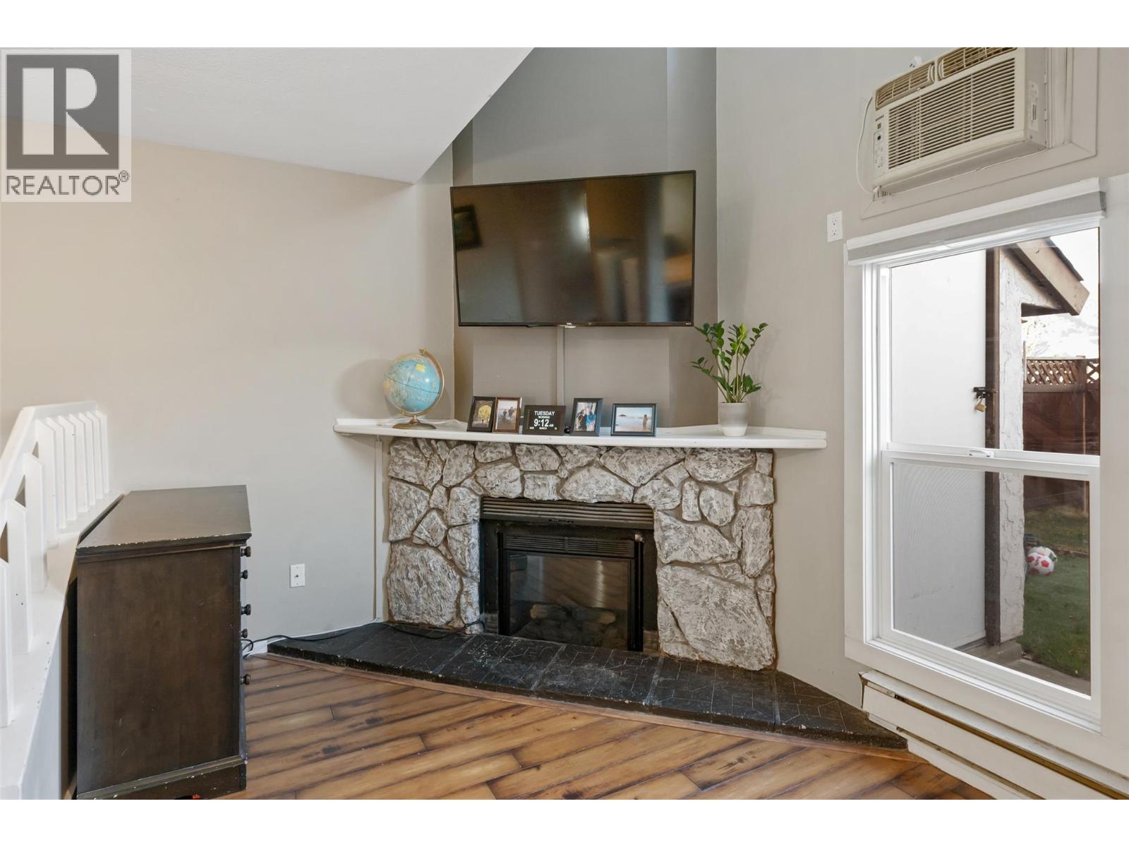 #14 80 Green Avenue E - 7