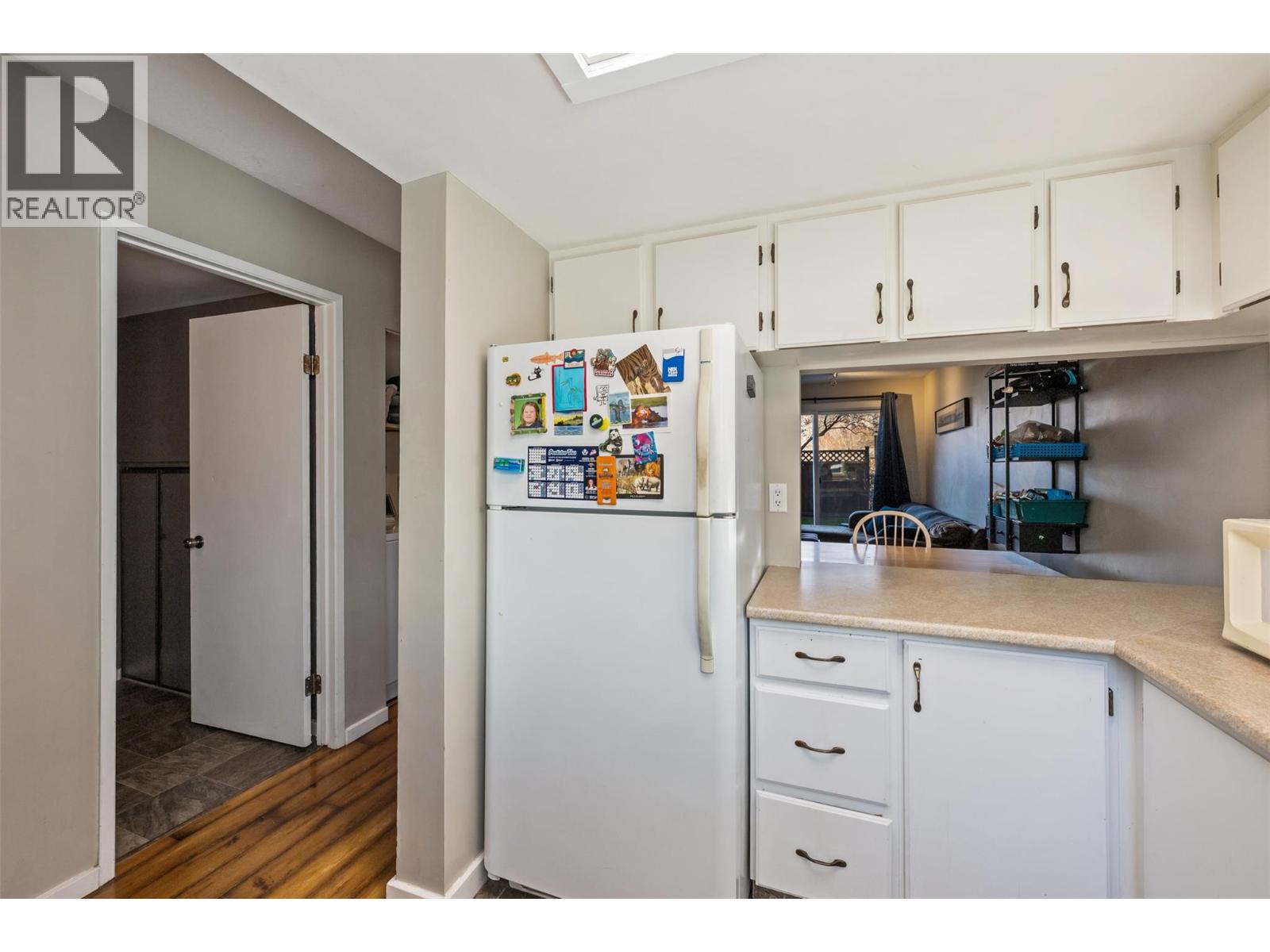 #14 80 Green Avenue E - 17