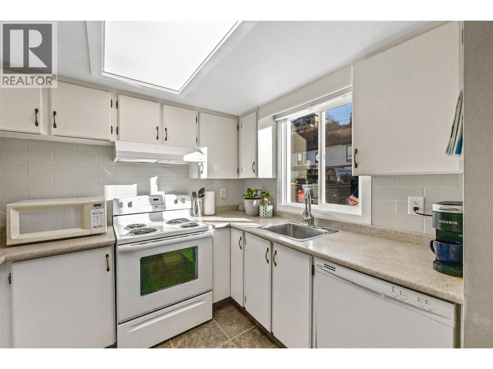 #14 80 Green Avenue E - 15