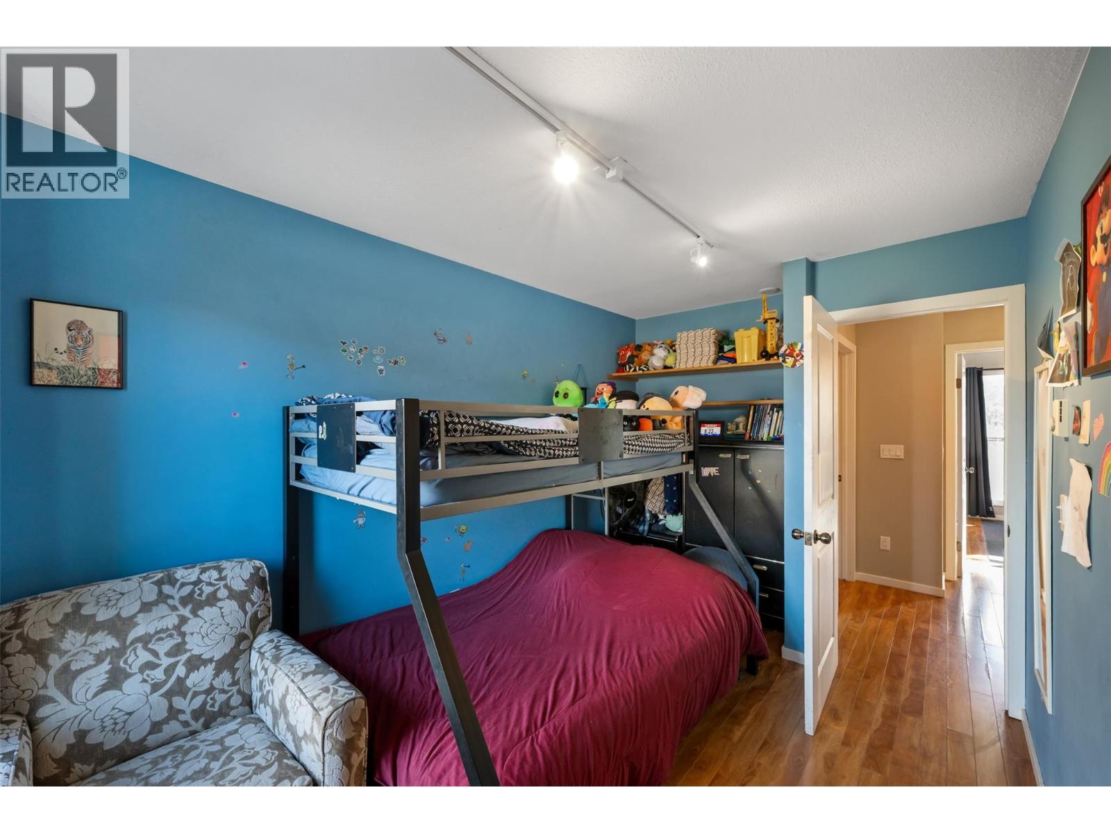 #14 80 Green Avenue E - 33