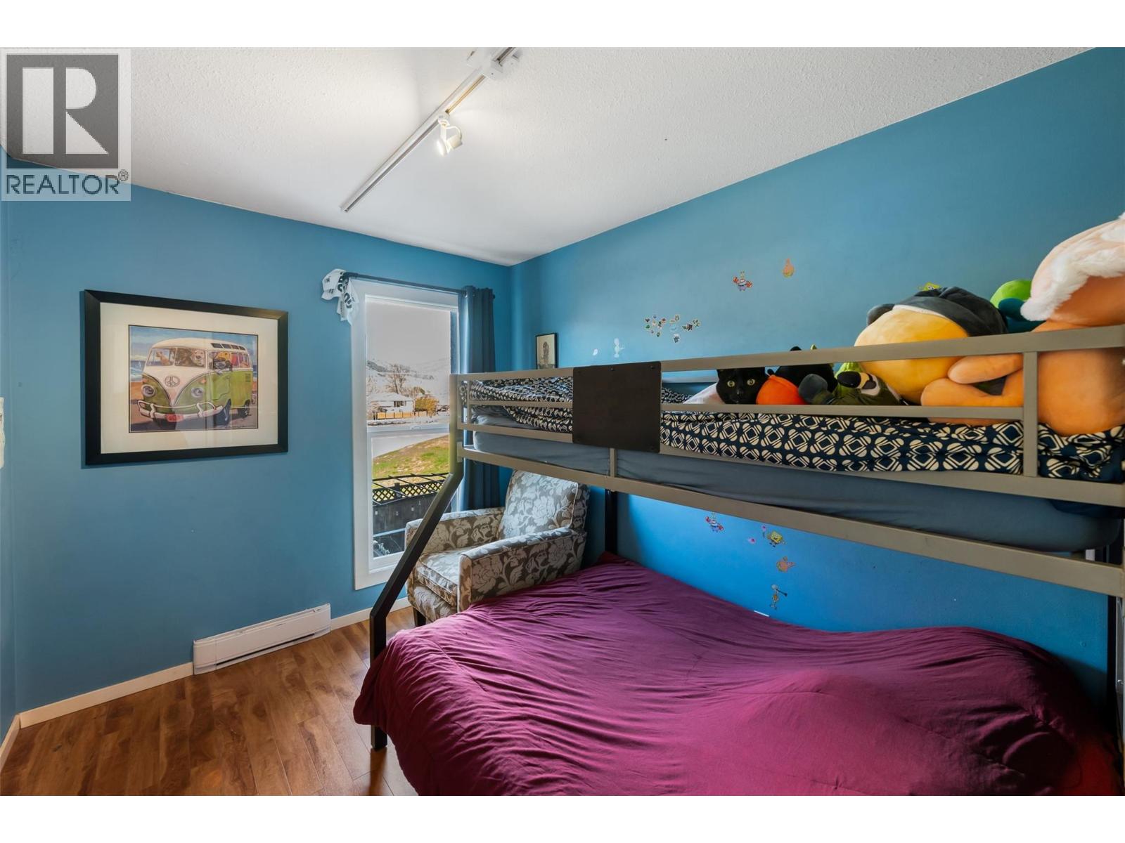 #14 80 Green Avenue E - 32