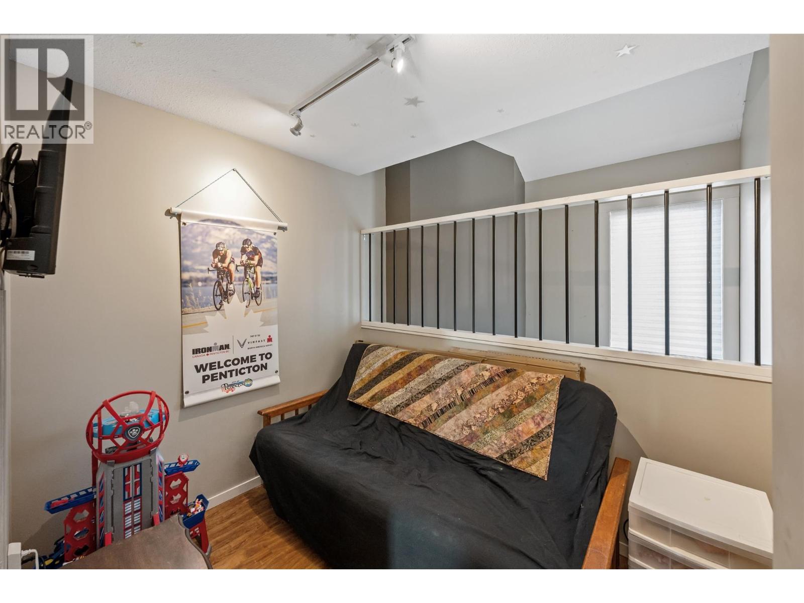 #14 80 Green Avenue E - 34